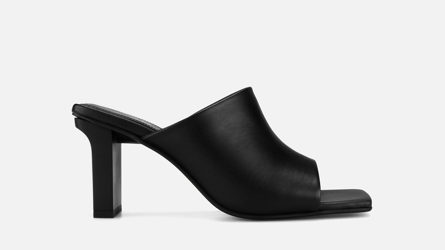 BESSIE Leather Sandals - Black